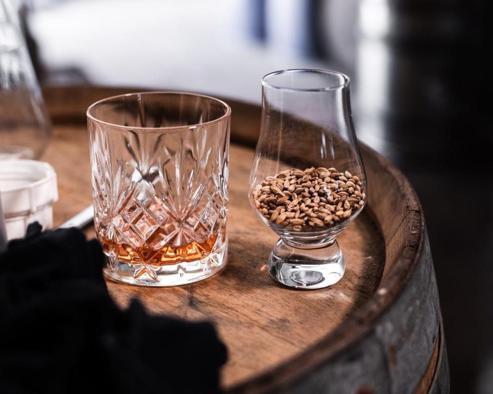 從美國波本桶移轉到這些風味桶的威士忌，仍可從中品嘗到酒廠鮮明風格。