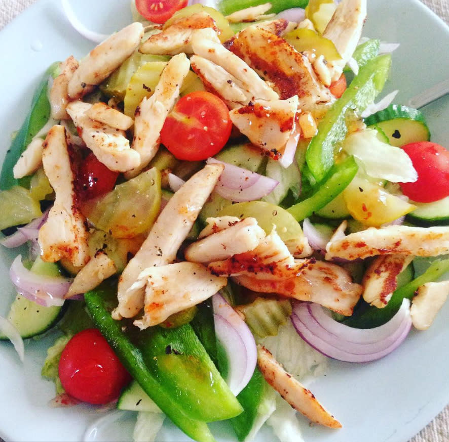 <p>Sweet chilli and leftover chicken salad [Photo: Instagram/fatnat93] </p>