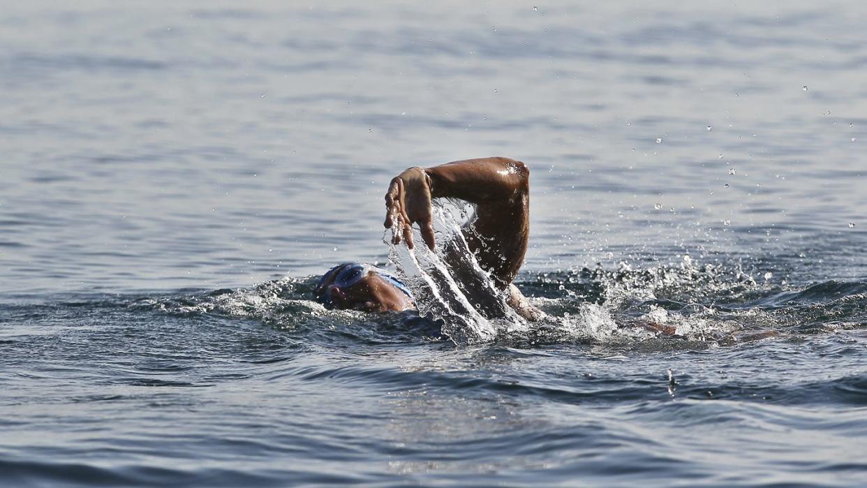 american swimmer diana nyad tries to cross the florida strait