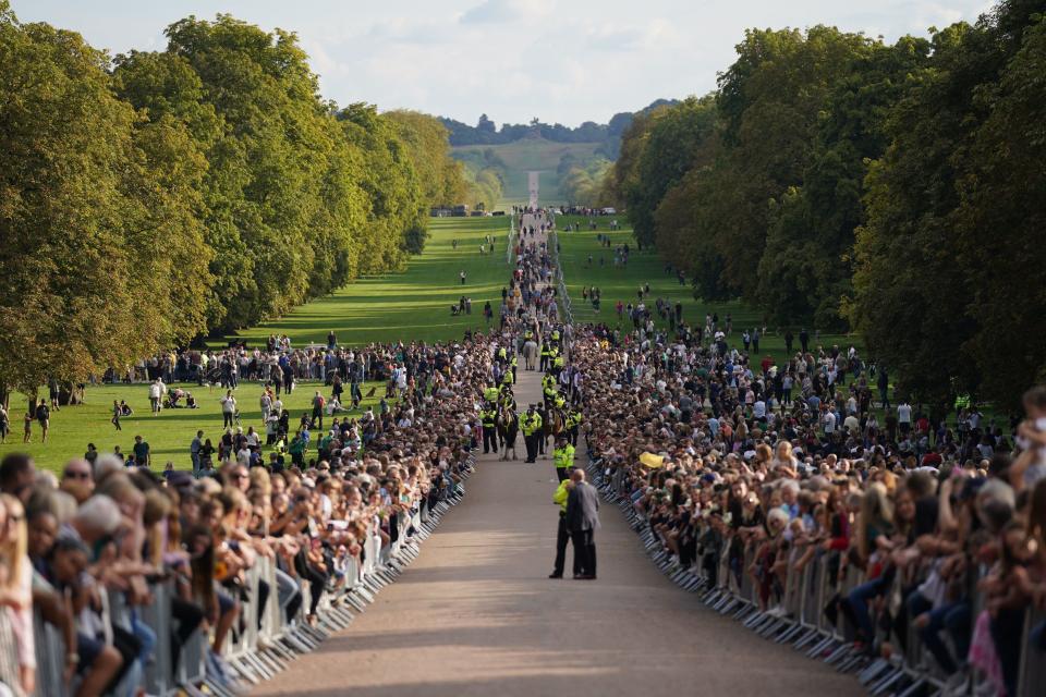 <p>Crowds wait to meet the Prince and Princess of Wales, along with the Duke and Duchess of Sussex, on their walkabout at Windsor Castle on Sept. 10, 2022. (Photo by Kirsty O'Connor/Pool/AFP via Getty Images)</p> 