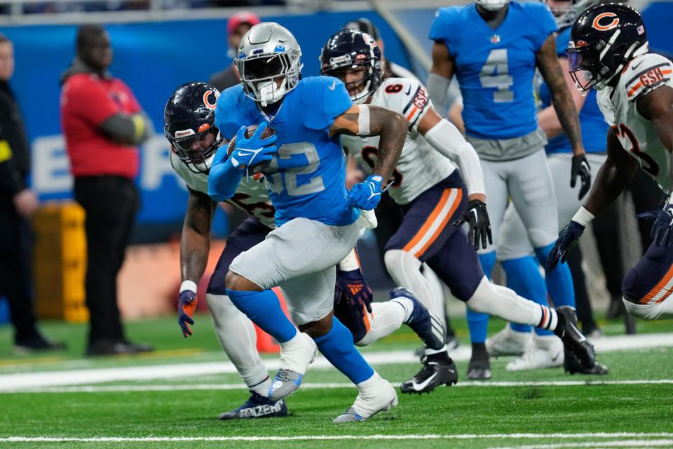 Lions running back D'Andre Swift (32) rushes for a 21-yard touchdown during the second half of an NFL football game against the Bears on Jan. 1, 2023, in Detroit.