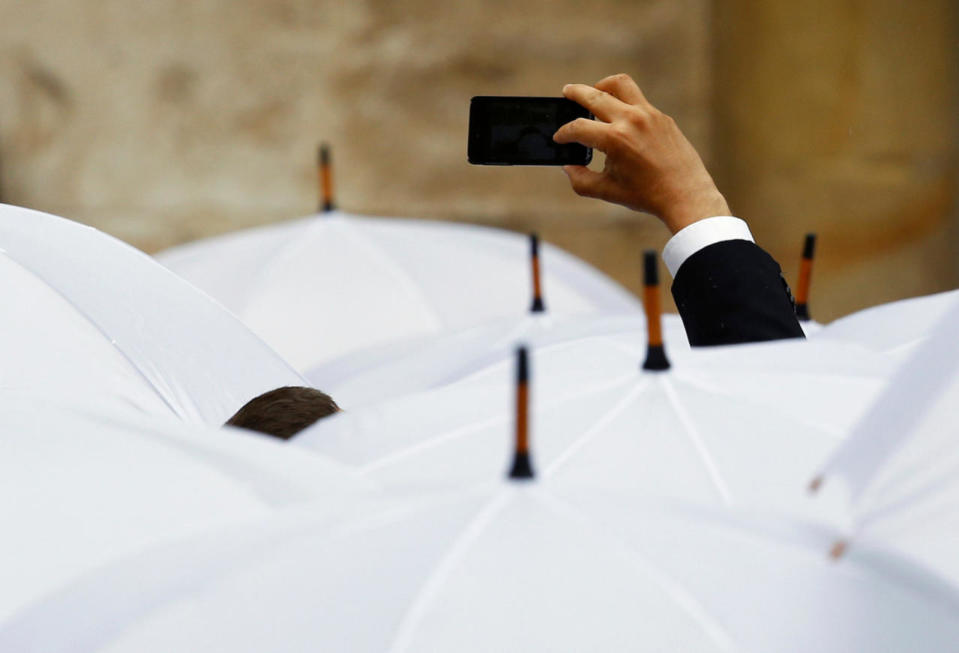 <p>A man takes a picture before Pope Francis’ arrival at a welcoming ceremony at Wawel Royal Castle in Krakow, Poland July 27, 2016. (REUTERS/Stefano Rellandini) </p>