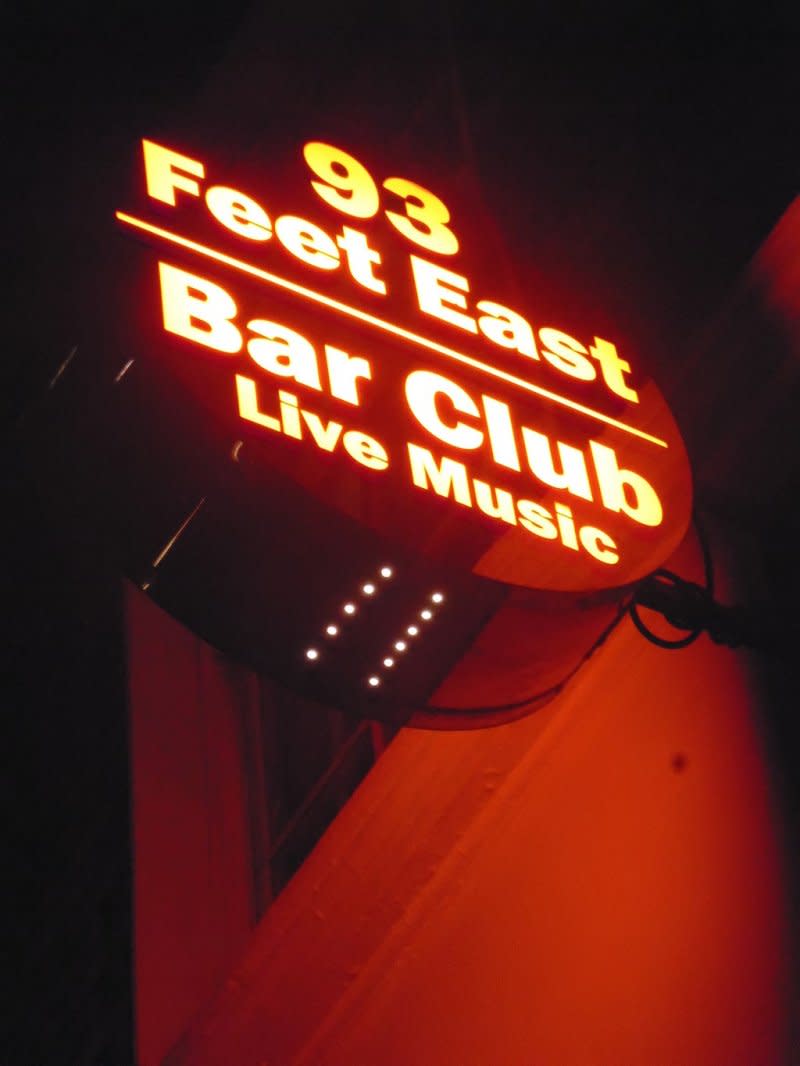 倫敦東區的小型俱樂部 93 Feet East  (白曉紅 攝)