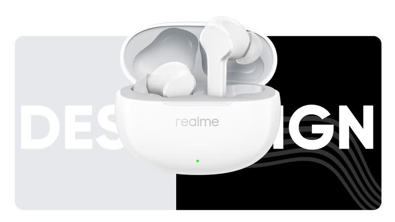 realme Buds T100推出用百搭的經典白色，打造清涼夏日時尚。（圖／品牌提供）
