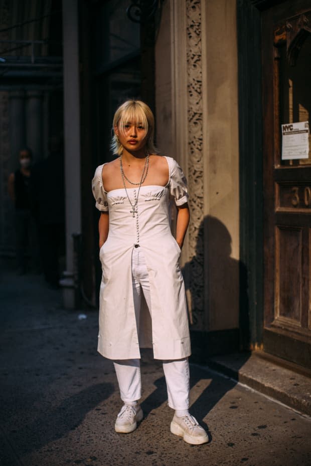 <p>On the street at New York Fashion Week Spring 2022. </p><p>Photo: Imaxtree</p>