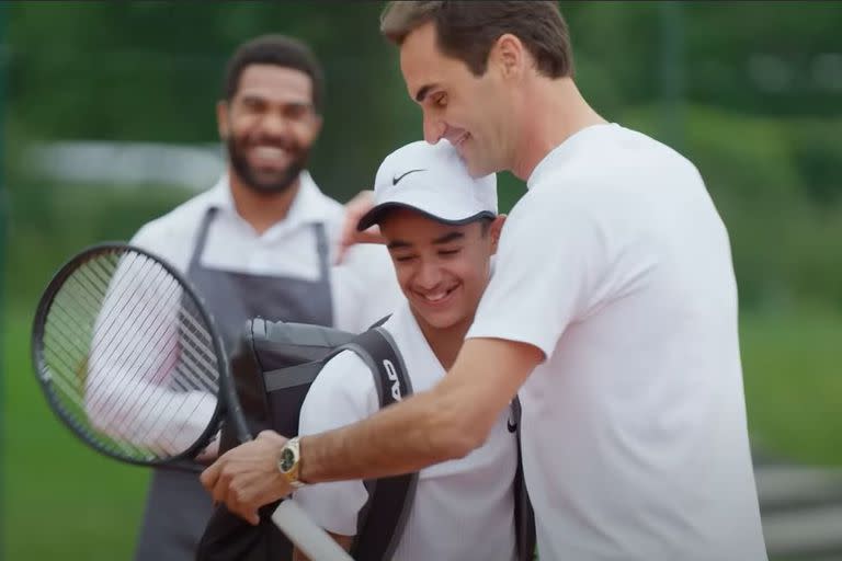 El joven llamado “Zizou” Izyan Ahmad cumplió el sueño de jugar con Federer