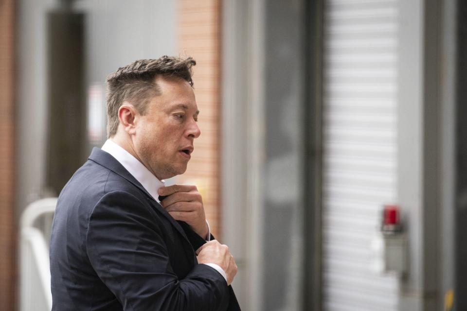 Elon Musk wird von seinen eigenen Aktionären verklagt. - Copyright: Al Drago/Bloomberg via Getty Images