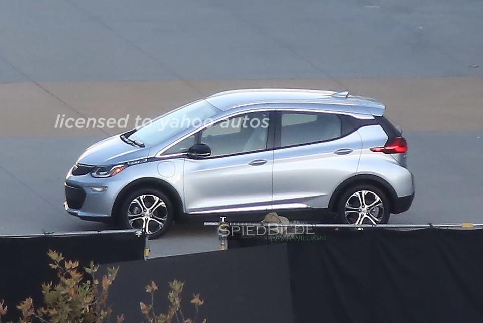 2017 Chevrolet Bolt clear shot