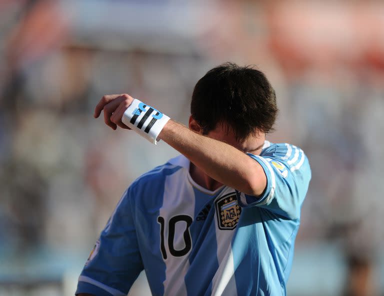 Messi se saca la cinta de capitán, eliminatorias 2009