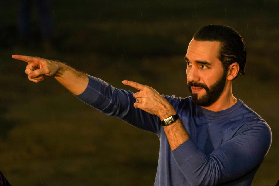 El presidente salvadoreño Nayib Bukele en una comparecencia pública para colocar la primera piedra del nuevo Hospital Rosales en la capital salvadoreña. (Foto de Camilo Freedman/SOPA Images/LightRocket via Getty Images)