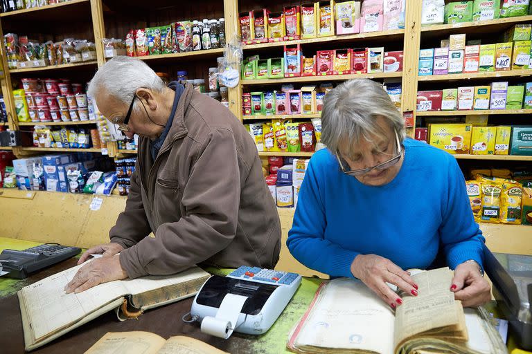 Fabián Maidal y Alicia Scoppa, los dueños del histórico almacén