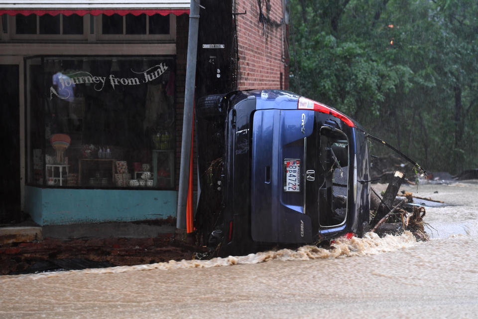 Devastating floodwaters rip through Ellicott City, Md.