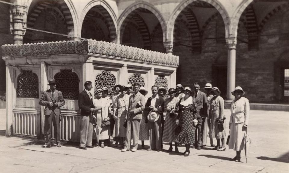 Courtyard of the Ayasofya with visiting tourist group. Date: circa 1930s.