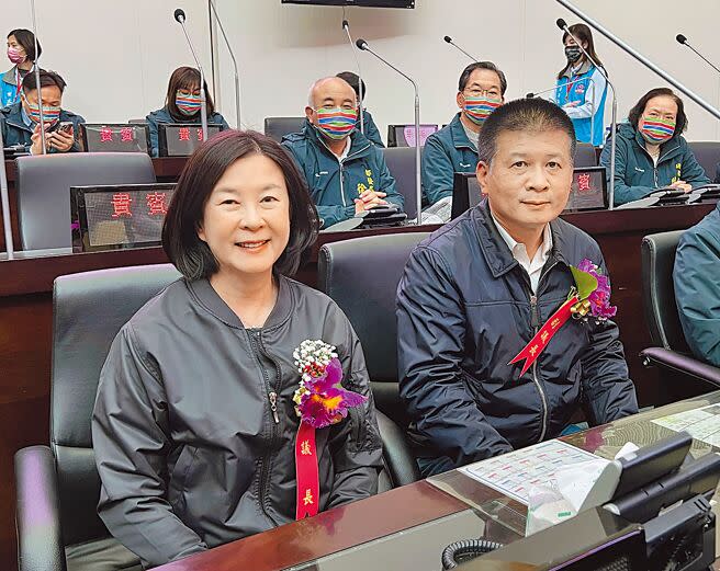 民進黨台南市議長邱莉莉（左）、副議長林志展（右）捲入正副議長賄選案皆被起訴。（洪榮志攝）