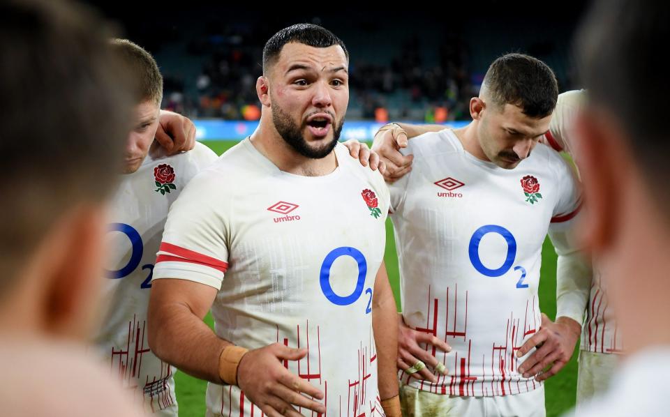 Ellis Genge of England speaks to their team mates after the Autumn International match between England and South Africa at Twickenham Stadium on November 26, 2022 in London - Alex Davidson - RFU/The RFU Collection via Getty Images