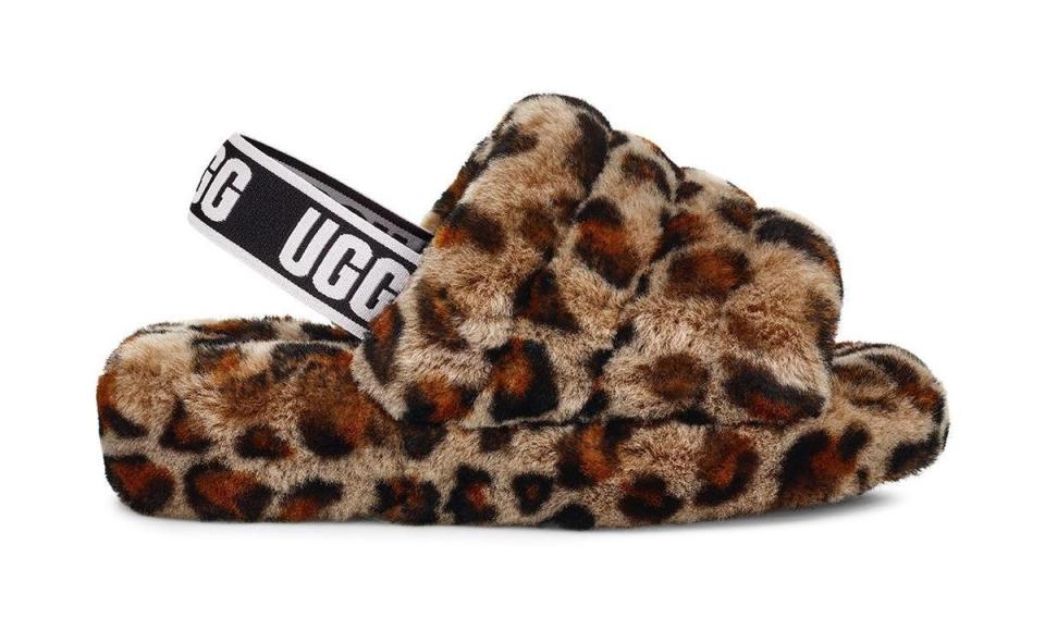 UGG Fluffy Yeah豹紋涼鞋 NT$5,800（UGG提供）