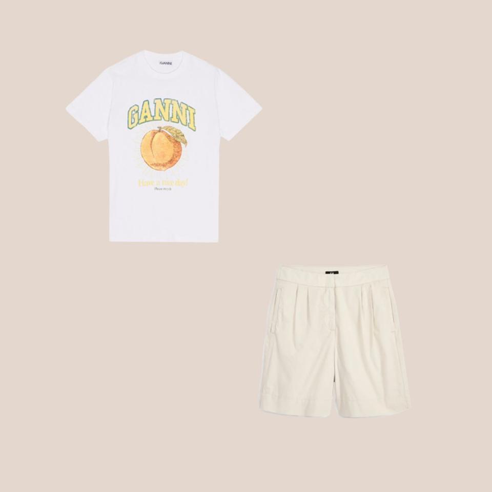 camiseta de Ganni blanca con logo y melocoton y bermudas beige tipo safari