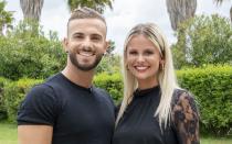 Und noch ein glückliches Paar: Julian Diebold und Stephanie Schmitz lernten sich 2017 in der ersten "Love Island"-Staffel kennen und lieben. Gemeinsam zogen die beiden 2018 nicht nur in "Das Sommerhaus der Stars", sondern überstanden auch den TV-Treuetest bei "Temptation Island V.I.P." 2020. (Bild: MG RTL D / Max Kohr)