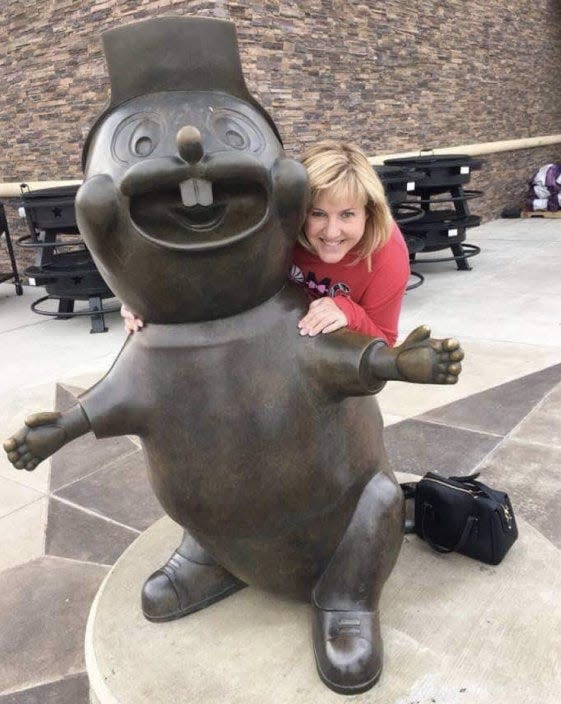 A Buc-ee's statue out in front of the Daytona Beach location is a popular selfie spot.