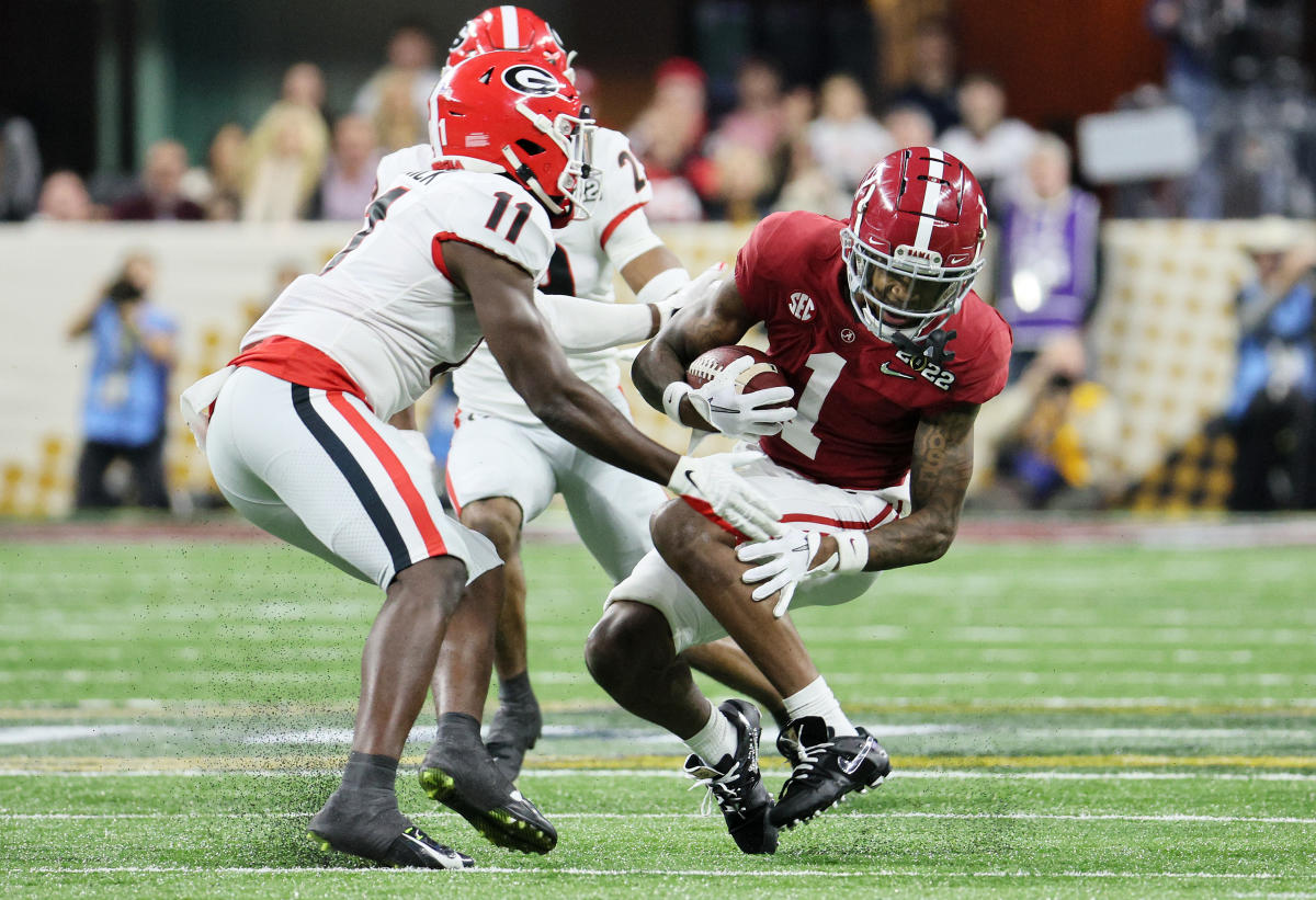 Indianapolis, United States. 10th Jan, 2022. Alabama Crimson Tide wide  receiver Jameson Williams (1) is injured after a 40-yard catch against the  Georgia Bulldogs during the first half of the 2022 NCAA