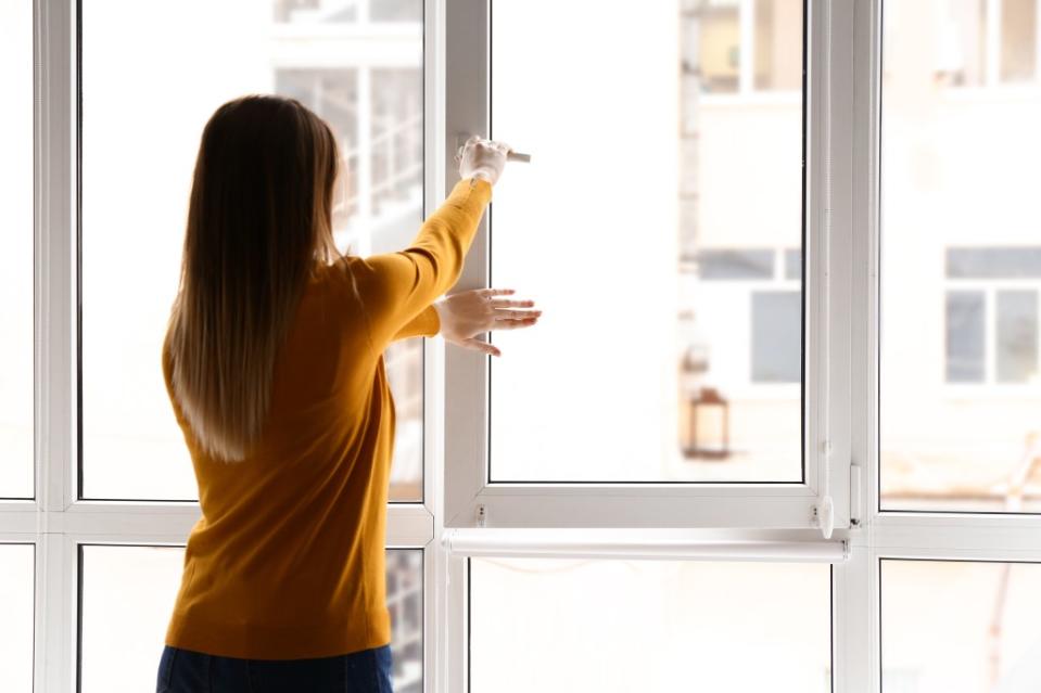 Keeping your windows closed can help keep the pollen outside. Pixel-Shot – stock.adobe.com