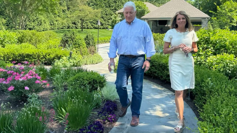 John King and Pennsylvania voter Irma Fralic in Wyndmoor, Pennsylvania. - CNN