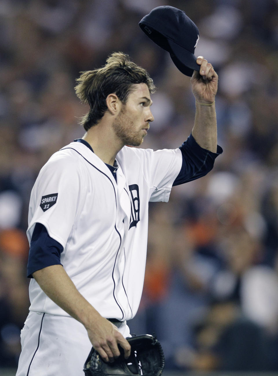 Detroit Tigers starting pitcher Doug Fister tips his hat after being replaced by relief pitcher Joaquin Benoit in the eighth inning of Game 3 of baseball's American League championship series against the Texas Rangers, Tuesday, Oct. 11, 2011, in Detroit. (AP Photo/Paul Sancya)