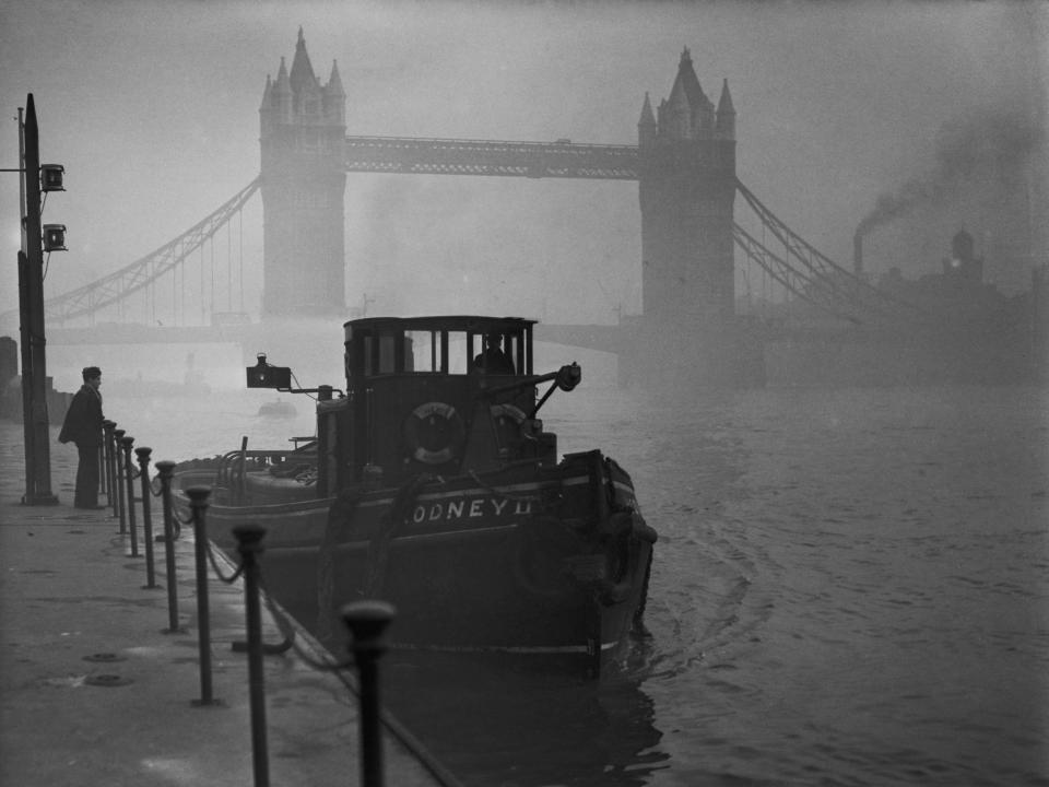 A tugboat on the Thames in 1952 during the Great Smog.