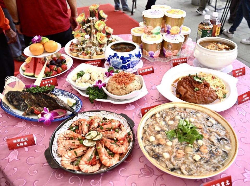 活動推出一桌8800元、澎湃的宋江大宴辦桌料理。（圖：高雄市觀光局提供）