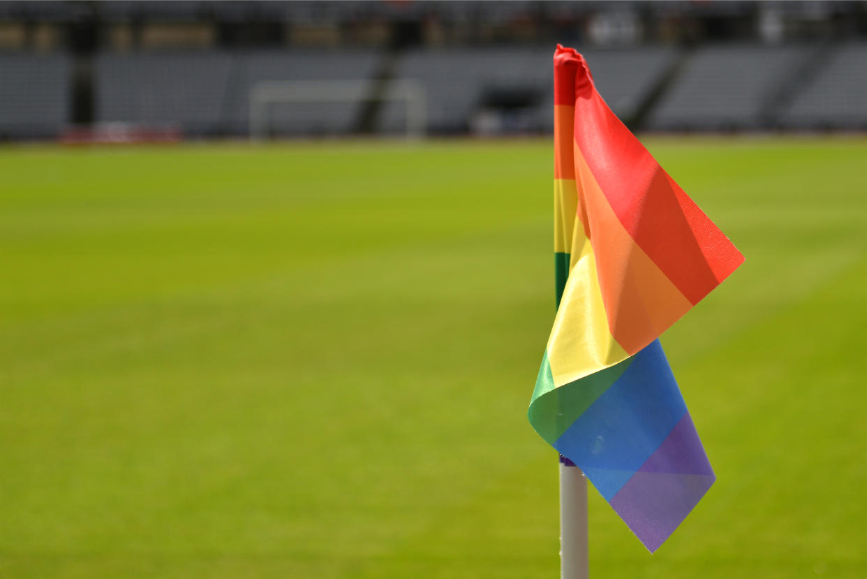 La homosexualidad en el fútbol sigue siendo un tabú, a pesar de que cada vez más futbolistas se atreven a reconocer públicamente su orientación sexual. Foto: Getty Creative