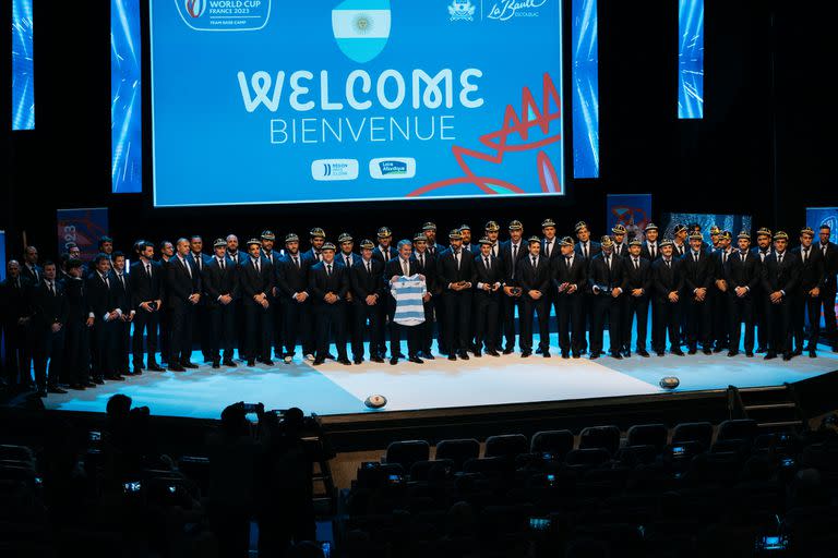 Los Pumas durante la presentación del equipo, en Francia