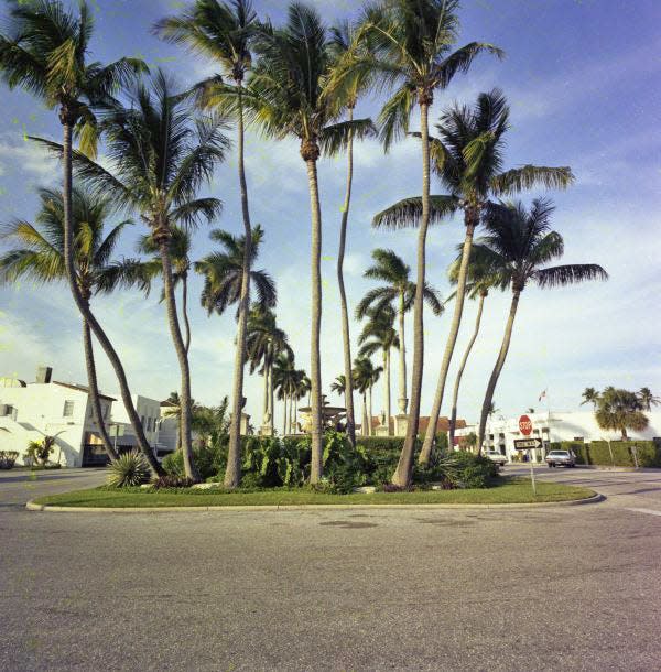 Memorial Fountain as photographed by Bert Morgan in 1977.