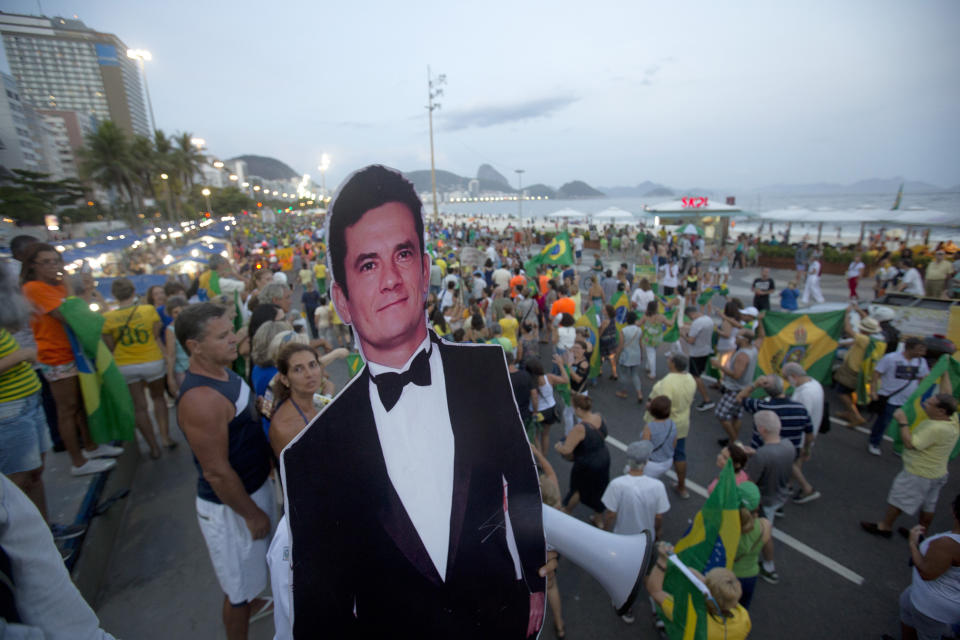 FILE - A card board cutout of Brazilian federal judge Sergio Moro dressed in a tuxedo towers over demonstrators protesting against former President Luiz Inacio Lula da Silva, on Copacabana beach, in Rio de Janeiro, Brazil, Tuesday, Jan. 23, 2018. When Moro resigned to enter politics, many in Brazil believed the anti-corruption crusader who jailed da Silva could someday occupy the nation’s most powerful office. But on the eve of Brazil’s Oct. 2, 2022 general election, the once-revered magistrate was fighting what polls showed was a losing battle for a Senate seat. (AP Photo/Silvia Izquierdo, File)