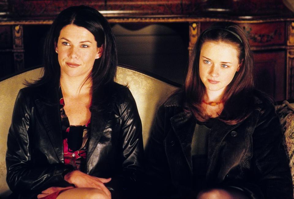 Lorelai and Rory sitting on a sofa in "Gilmore Girls"