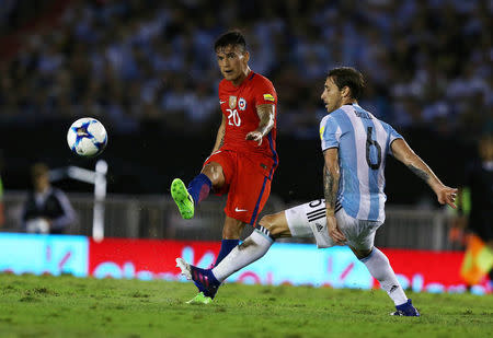 Football Soccer - Argentina v Chile - World Cup 2018 Qualifiers - Antonio Liberti Stadium, Buenos Aires, Argentina - 23/3/17 - Argentina's Lucas Biglia (R) and Chile's Charles Aranguiz compete for the ball. REUTERS/Marcos Brindicci