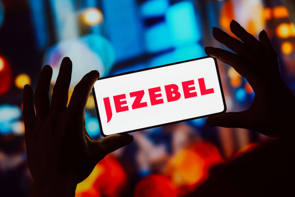  Jezebel shuts down. 