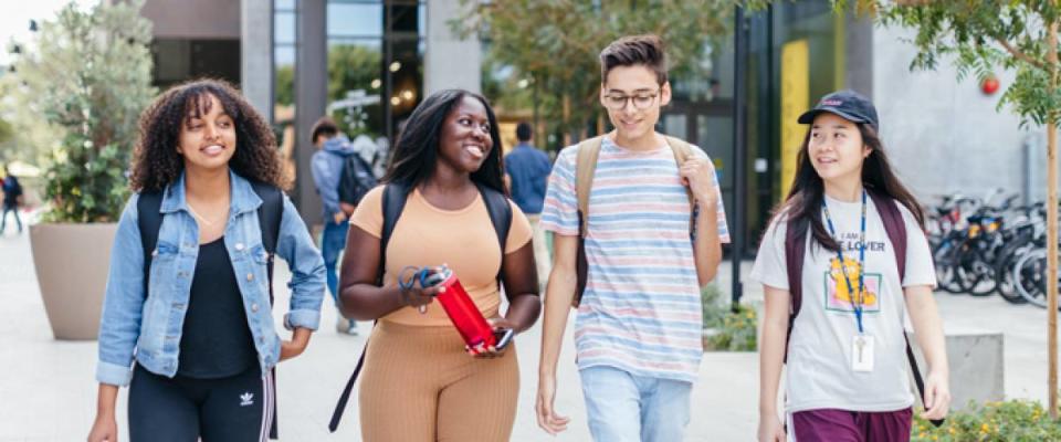 Students walk together across the UC Irvine campus.