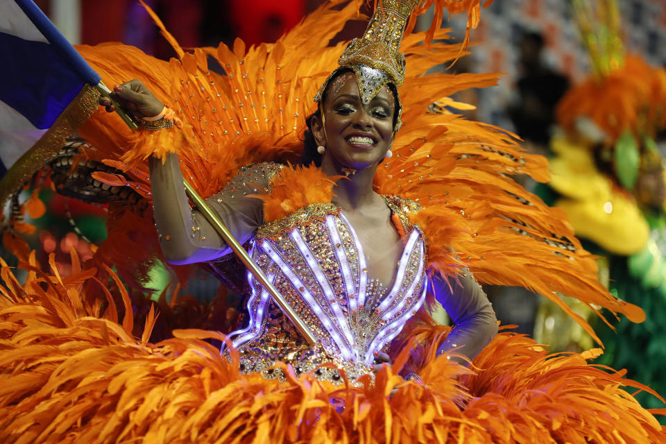 <p>Members of the samba school Grupo Especial Academicos do Tatuape participate in the carnival celebration at the Anhembi sambodrome in Sao Paulo, Brazil, Feb. 10, 2018. (Photo: Sebastiao Moreira/EPA-EFE/REX/Shutterstock) </p>