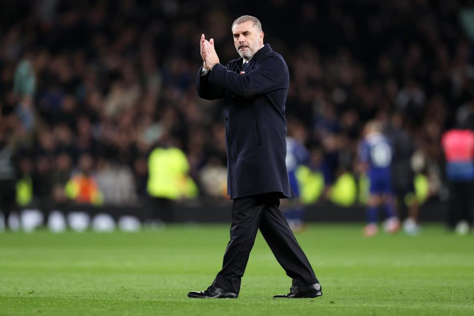 Ange Postecoglou acknowledges the Spurs fans following the team's defeat to Chelsea. (Photo by Ryan Pierse/Getty Images)