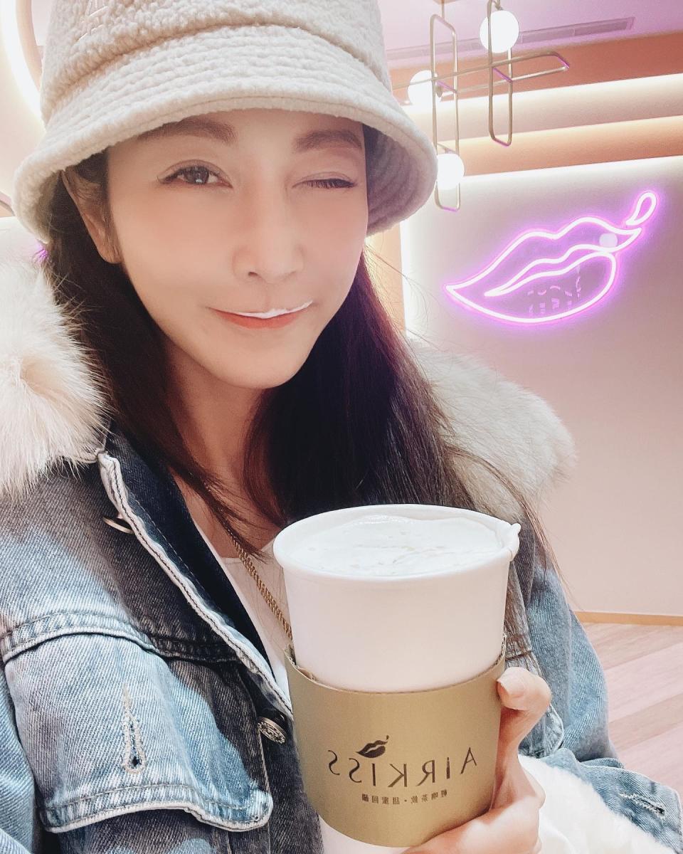 曾莞婷先前就透露飲料店有受到疫情影響。（圖／翻攝自曾莞婷臉書）