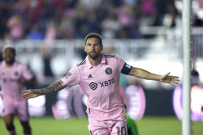 Lionel Messi firmó otro doblete con Inter Miami para superar a su clásico rival, Orlando City, por 3-1