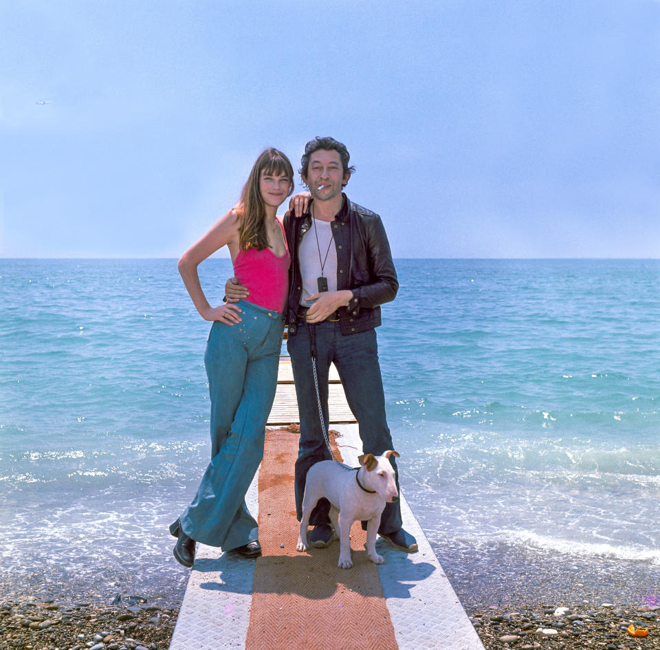 Jane Birkin and Serge Gainsbourg posing on the beach opposite the Negresco hotel in Nice in June 1972