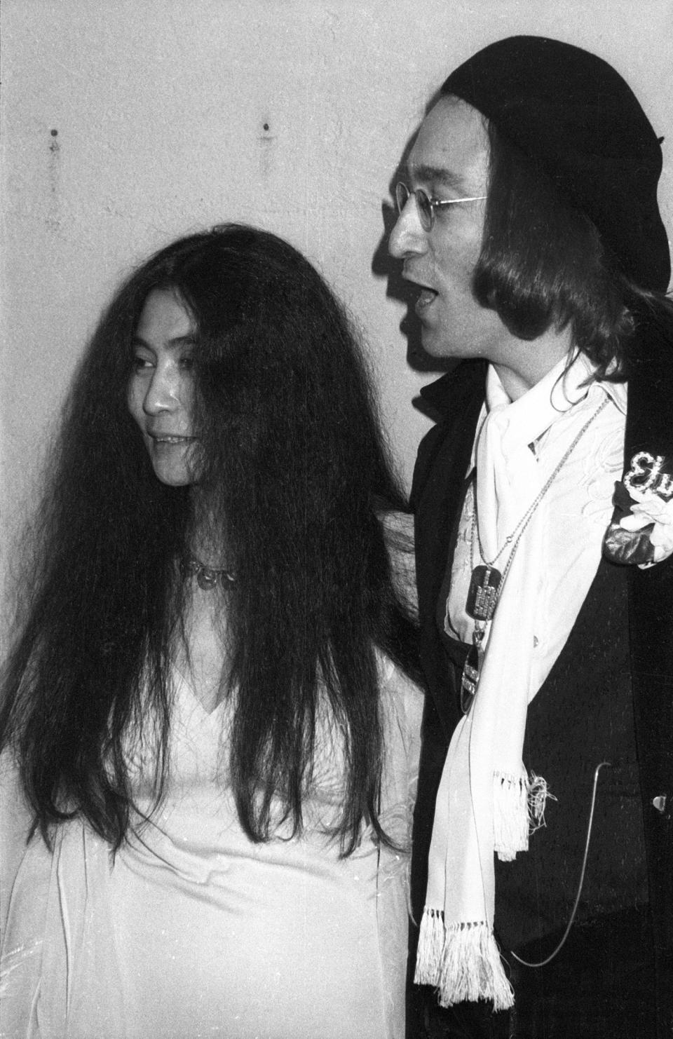 Yoko Ono and John Lennon at the 17th Grammy Awards on March 1, 1975 in NYC. (Tim Boxer / Getty Images)