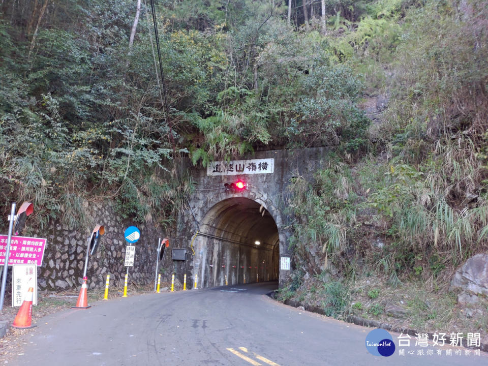 大雪山橫嶺山隧道東洞口。