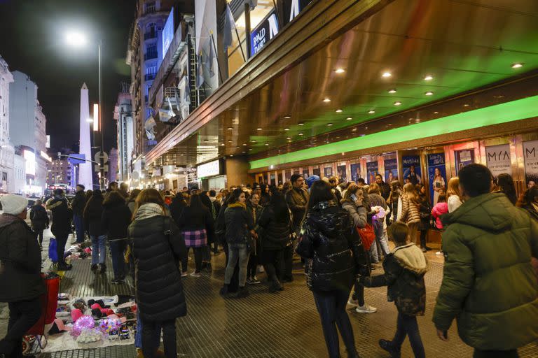 La avenida Corrientes en su mejor momento del año en lo que se refiere a movimiento teatral