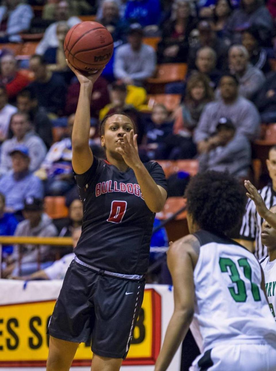 The Folsom Bulldogs’ McKenzie Forbes (0) shoots against the St. Mary’s Rams in 2018.