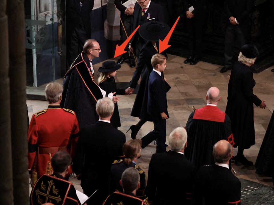 arrows pointing to princess Charlotte and prince George at queen Elizabeth ii's funeral