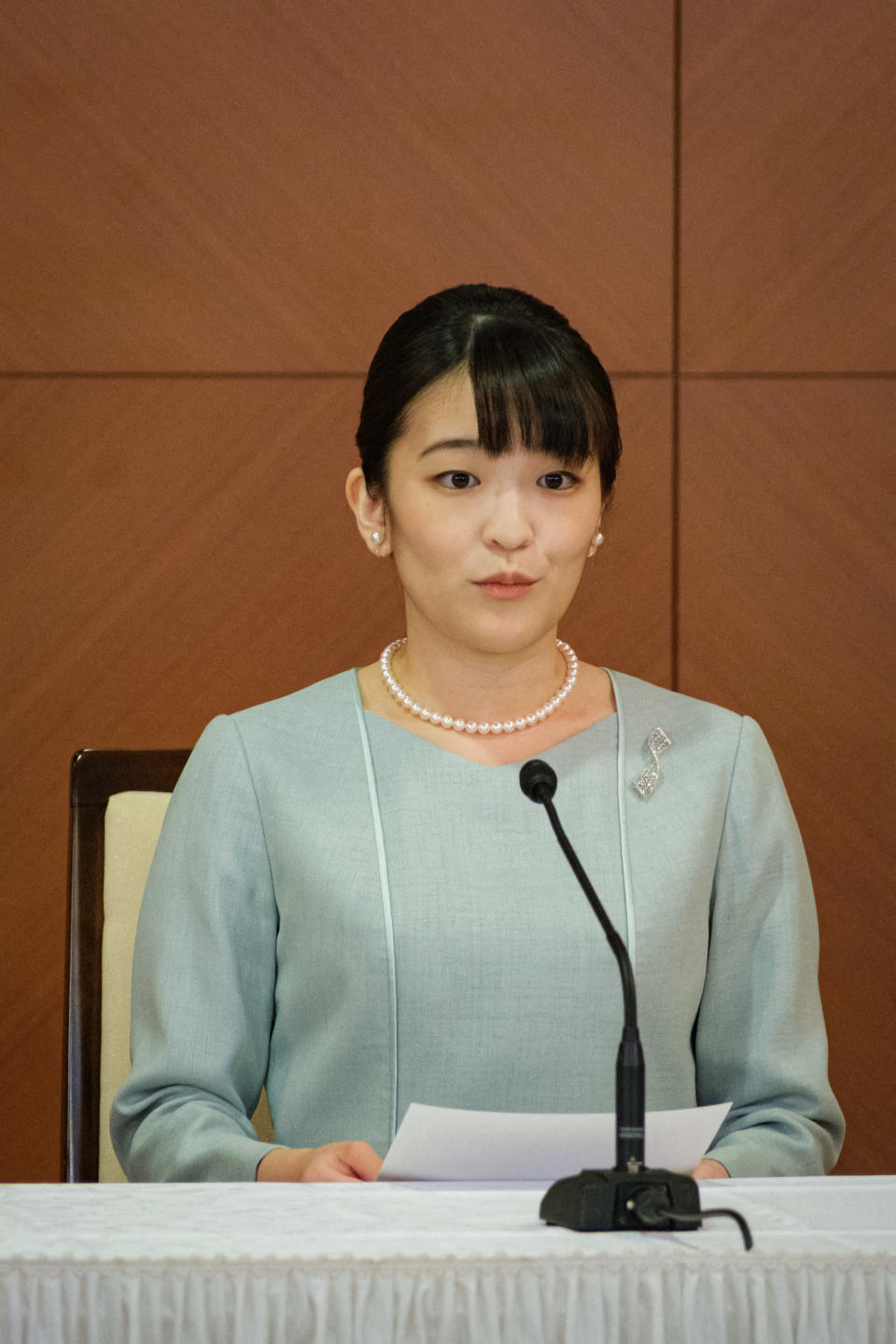 <p>La princesse Mako, nièce de l'empereur du Japon, donne une conférence de presse pour annoncer son mariage avec Kei Komuro au Grand Arc Hotel à Tokyo le 26 octobre 2021</p>