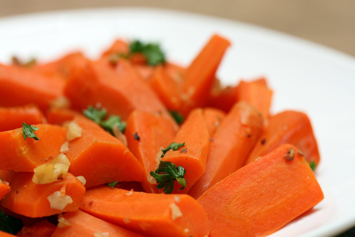 Carrots with nuts