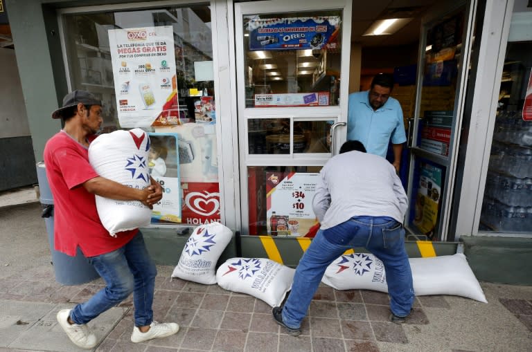 El huracán Lydia, «extremadamente peligroso», azota la costa del Pacífico de México